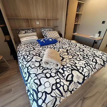 Appartement Plein Soleil Climatise Piscine Parking *